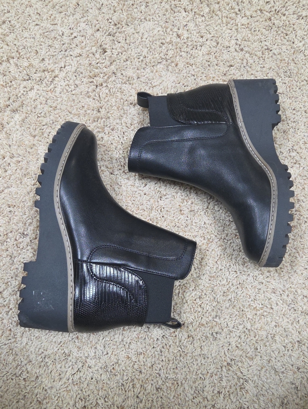 Dolce Vita Rango Women's Black Platform Chelsea Ankle Boots - Classic Style